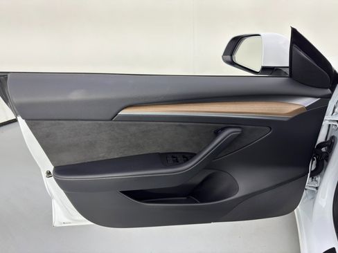 Used 2023 Tesla Model 3 Standard Range image 43