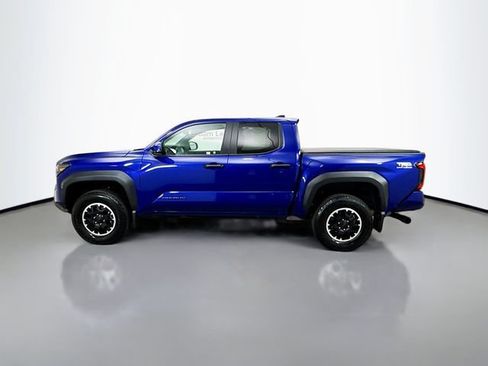 Used 2025 Toyota Tacoma TRD Off-Road AWD/4WD image 4