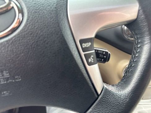 Used 2012 Toyota Highlander SE w/ Tow Pkg AWD/4WD image 9