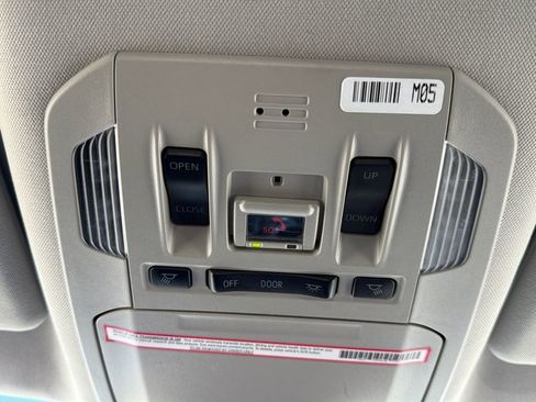 Used 2023 Toyota Highlander Limited image 18