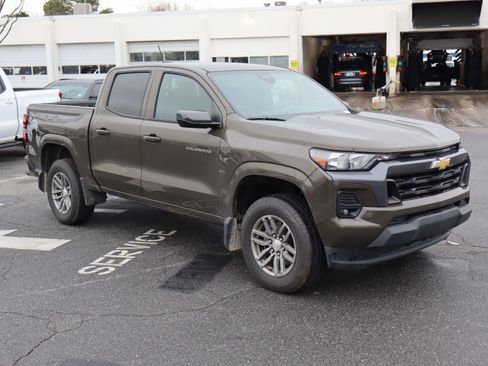 Certified 2023 Chevrolet Colorado LT w/ LT Convenience Package image 2