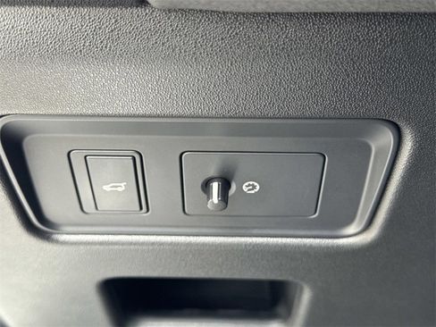 Certified 2018 Land Rover Discovery HSE image 31