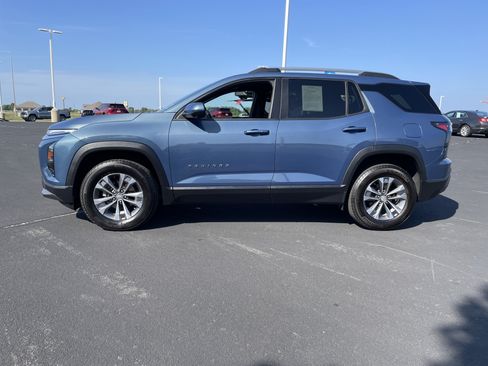 Used 2025 Chevrolet Equinox LT w/ Convenience Package II AWD/4WD image 2