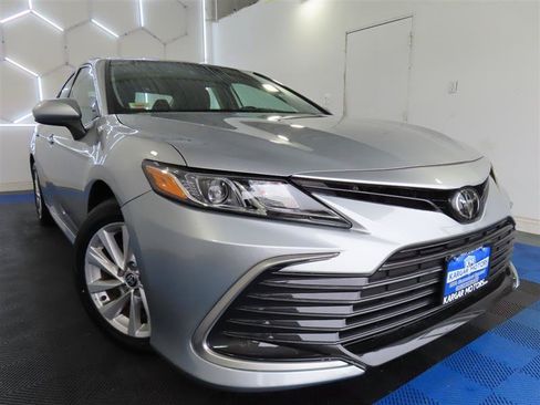 Used 2023 Toyota Camry LE FWD image 3
