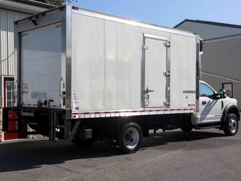 Used 2019 Ford F550 2WD Regular Cab Super Duty image 3