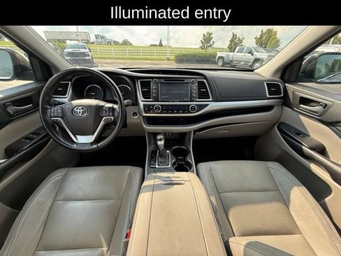 Used 2017 Toyota Highlander XLE AWD/4WD image 14