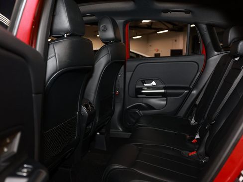 Used 2022 Mercedes-Benz GLA 250 4MATIC image 13