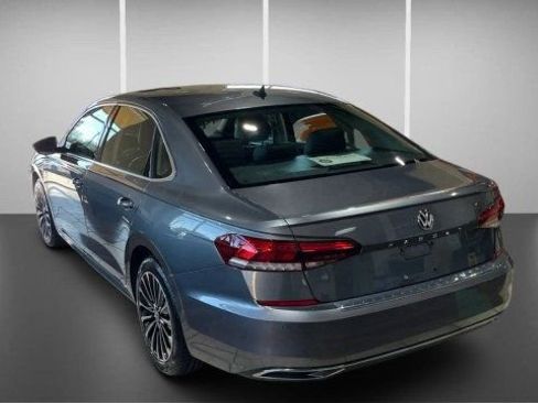 Used 2022 Volkswagen Passat 2.0T image 5