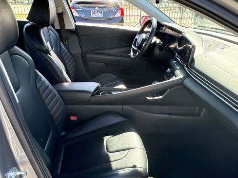 Used 2024 Hyundai Elantra Limited image 25
