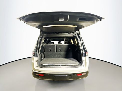 Used 2022 Jeep Grand Wagoneer Series III image 36