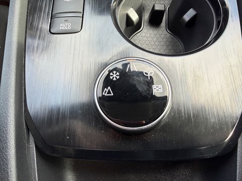 Used 2023 Nissan Rogue S image 22