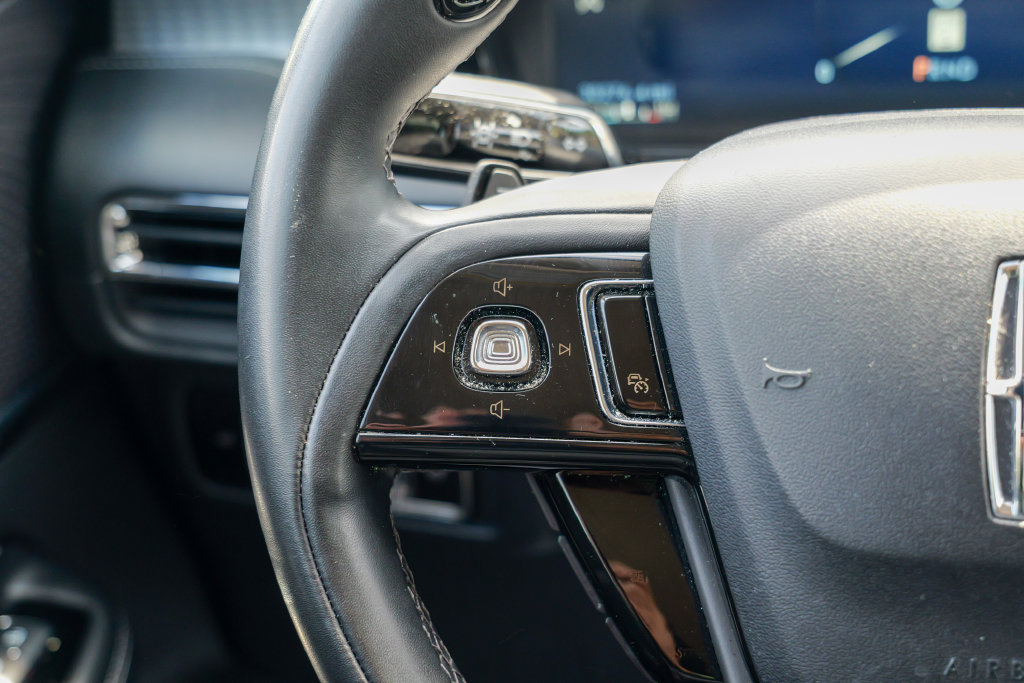 Used 2023 Lincoln Corsair AWD image 43