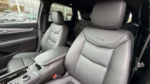 Certified 2024 Cadillac XT5 Luxury w/ LPO, Floor Liner Package AWD/4WD image 49