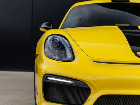Certified 2016 Porsche Cayman GT4 RWD image 24