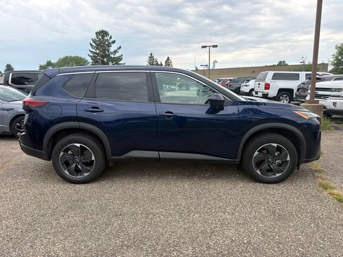 Used 2024 Nissan Rogue SV AWD/4WD image 4