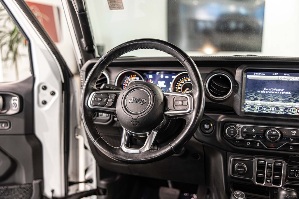 Used 2018 Jeep Wrangler Unlimited Sahara w/ Dual Top Group AWD/4WD image 33