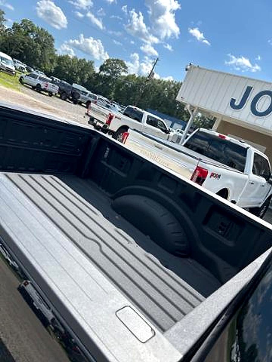 New 2025 Ford F250 XLT w/ Black Appearance Package AWD/4WD image 9
