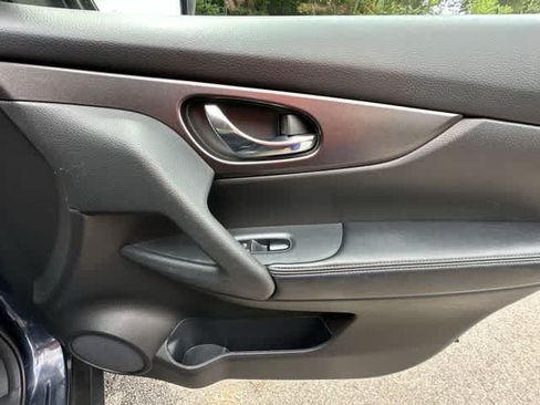 Used 2016 Nissan Rogue S AWD/4WD image 18