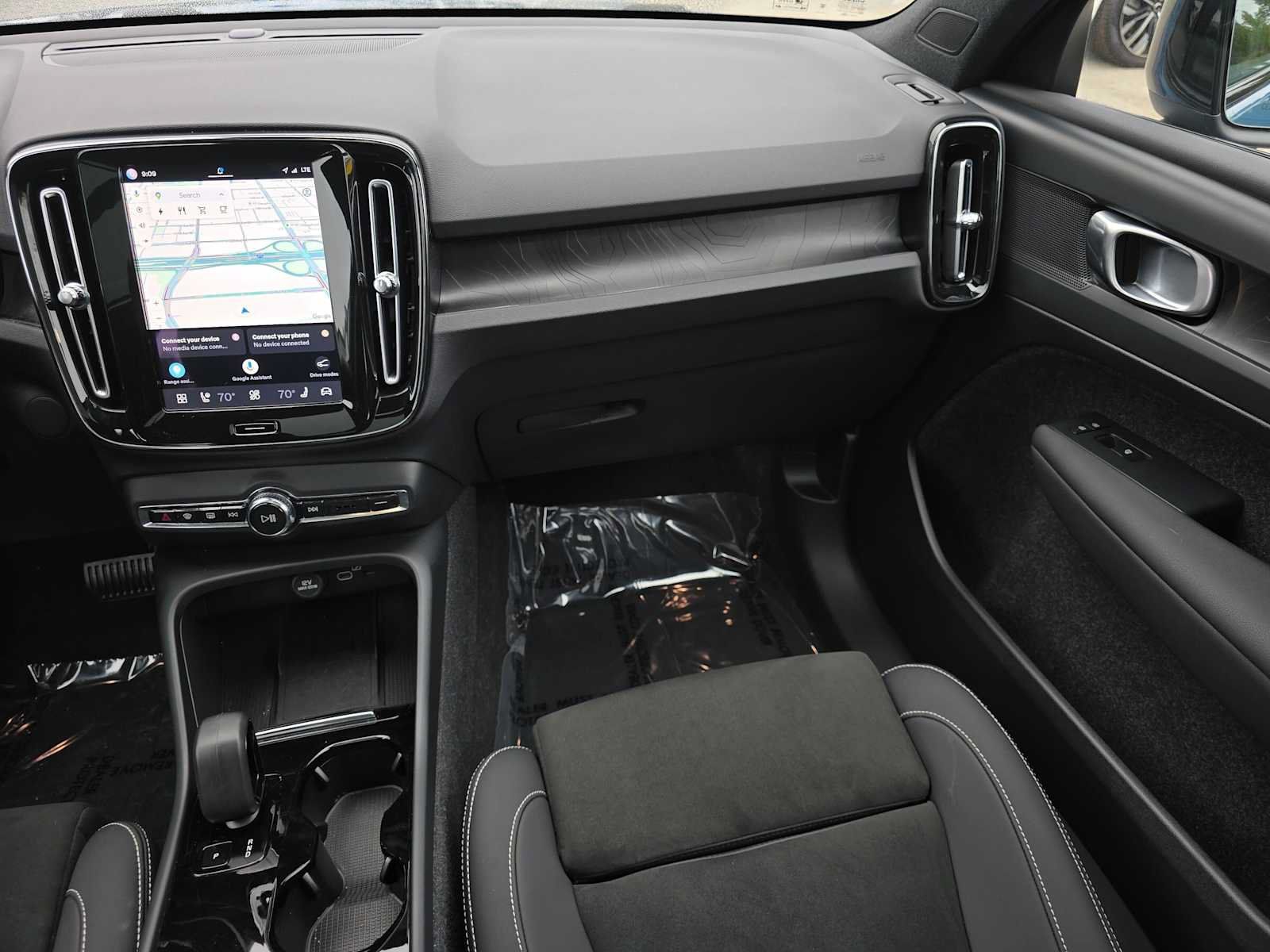 Certified 2023 Volvo XC40 Recharge Plus w/ Protection Package Premier AWD/4WD image 19