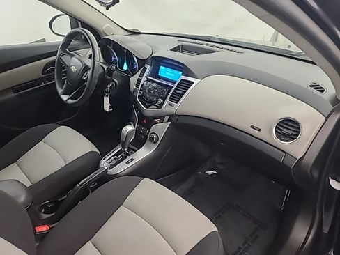 Used 2014 Chevrolet Cruze LS FWD image 13