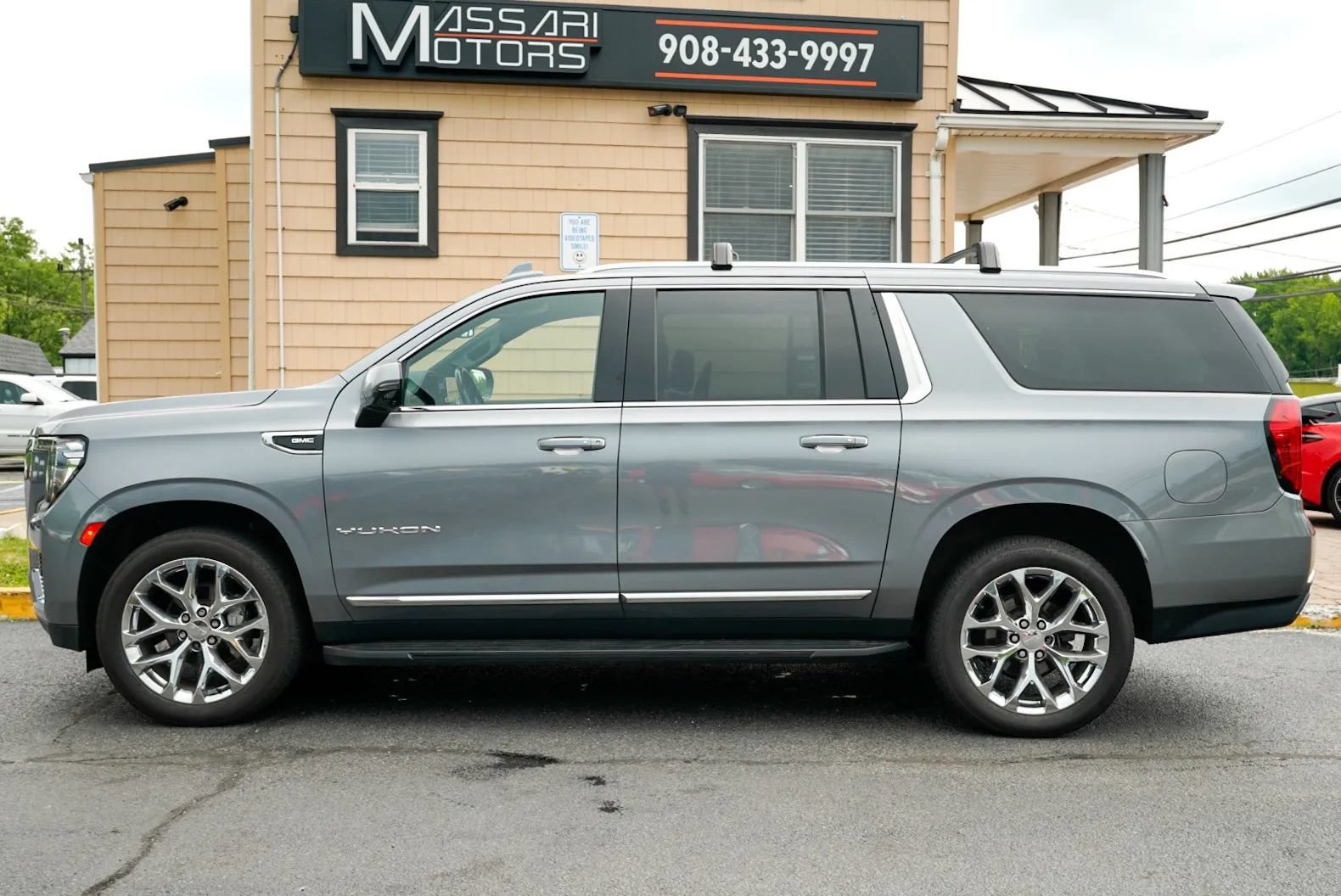 Used 2021 GMC Yukon XL SLT w/ Rear Media and Nav Package AWD/4WD image 8