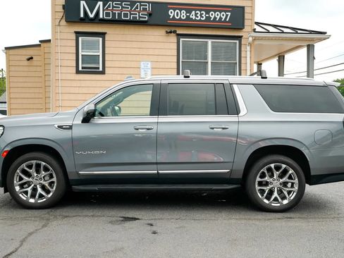 Used 2021 GMC Yukon XL SLT w/ Rear Media and Nav Package AWD/4WD image 8