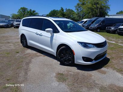 Used 2019 Chrysler Pacifica Limited w/ Advanced Safetytec Group