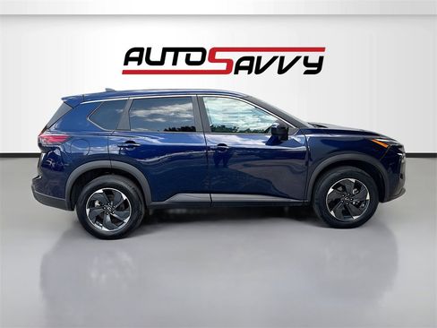 Used 2024 Nissan Rogue SV image 8