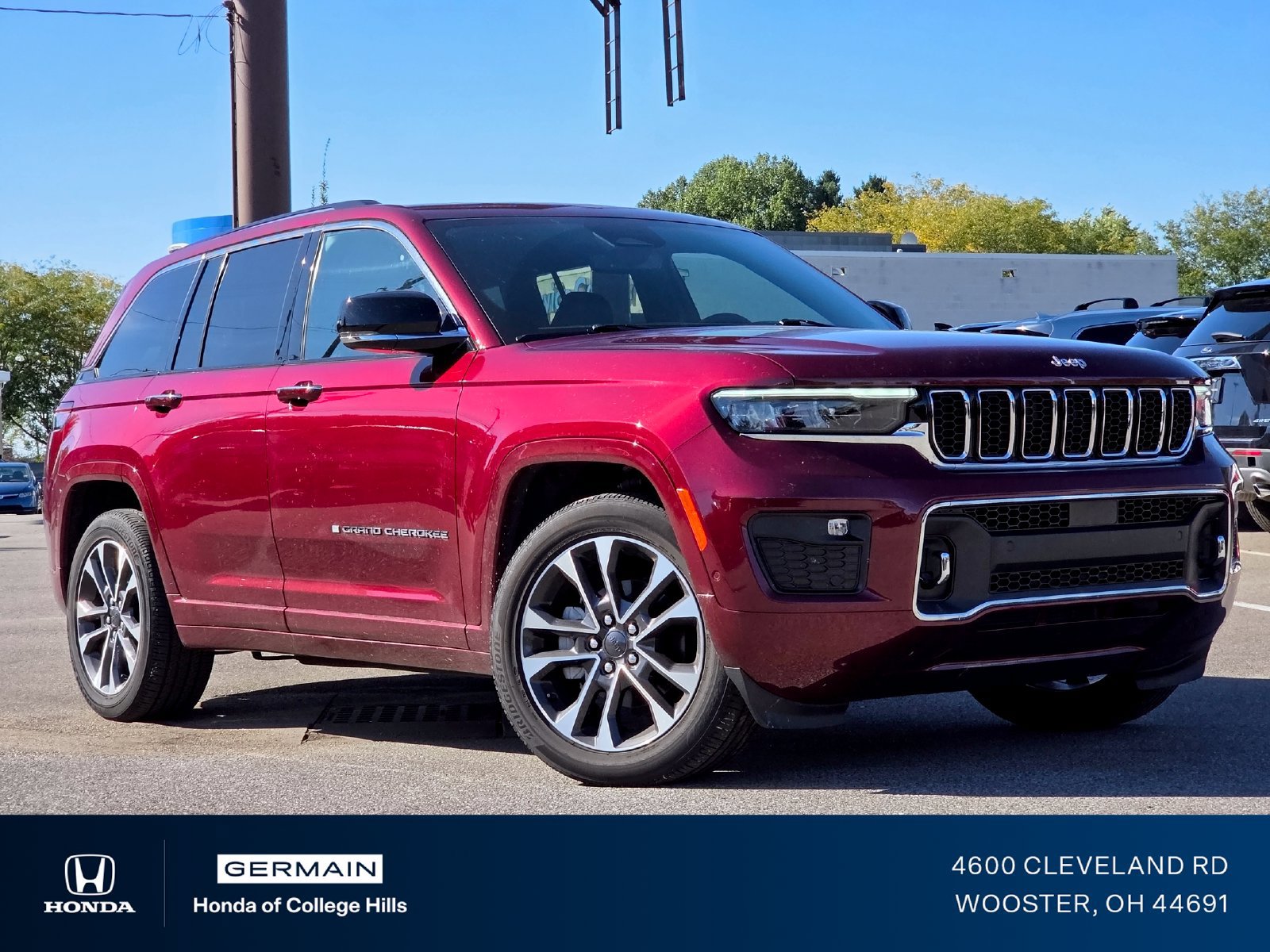 Used 2023 Jeep Grand Cherokee Overland AWD/4WD image 2
