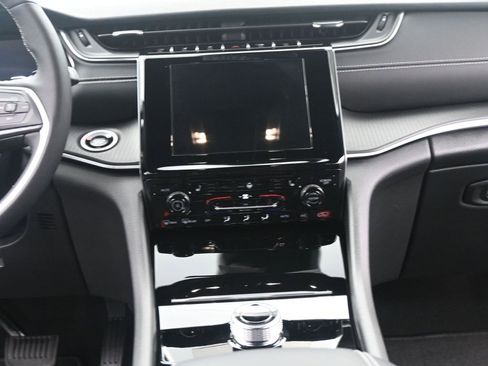 New 2025 Jeep Grand Cherokee L Laredo w/ Luxury Tech Group I image 27