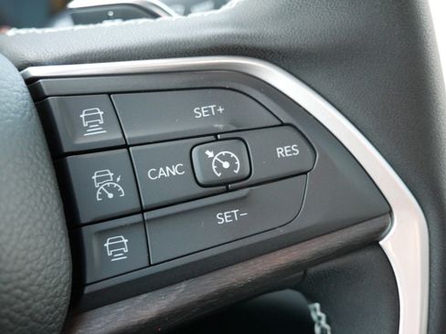 New 2025 Jeep Grand Cherokee L Limited w/ Black Appearance Package image 19