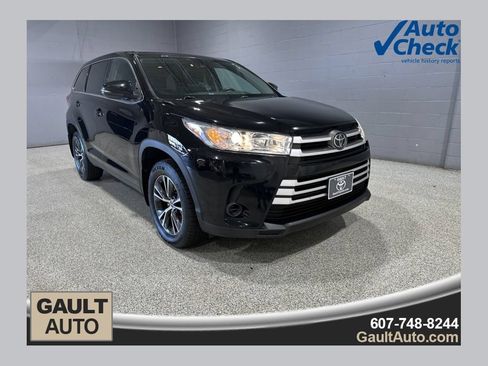 Used 2019 Toyota Highlander LE AWD/4WD image 1