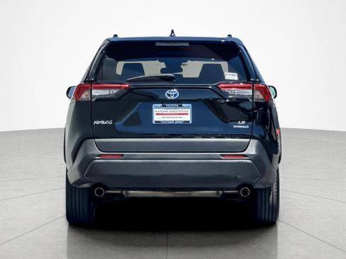 Certified 2022 Toyota RAV4 LE AWD/4WD image 4