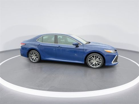 Used 2024 Toyota Camry XLE image 9