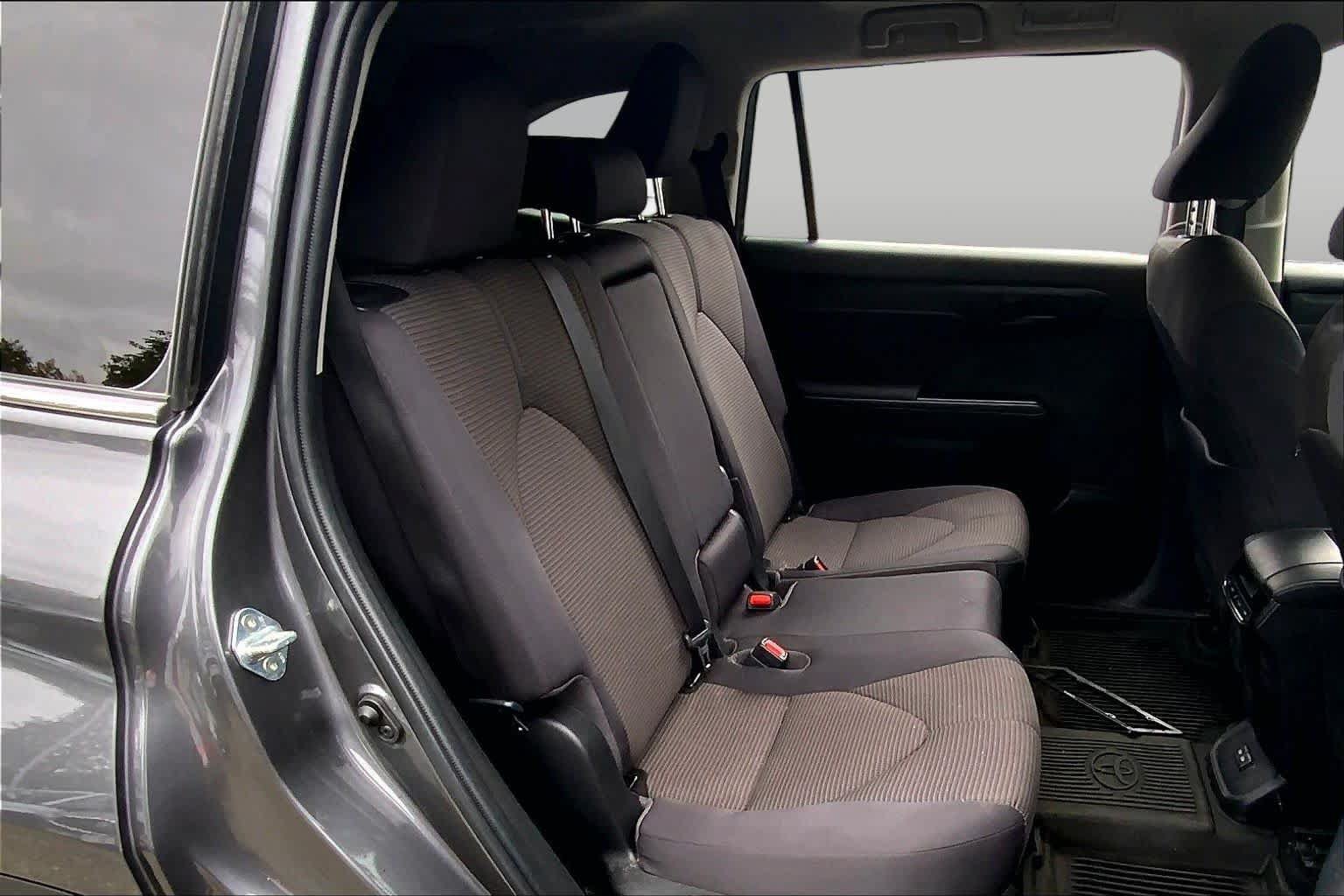 Used 2022 Toyota Highlander LE AWD/4WD image 20