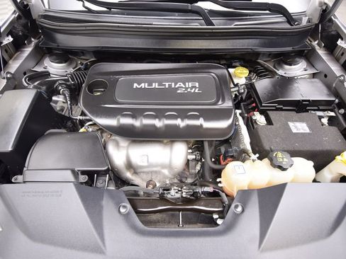 Used 2019 Jeep Cherokee Latitude w/ Popular Appearance Group image 25