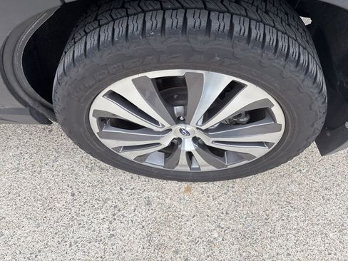 Used 2022 Subaru Ascent Limited w/ Technology Package image 8