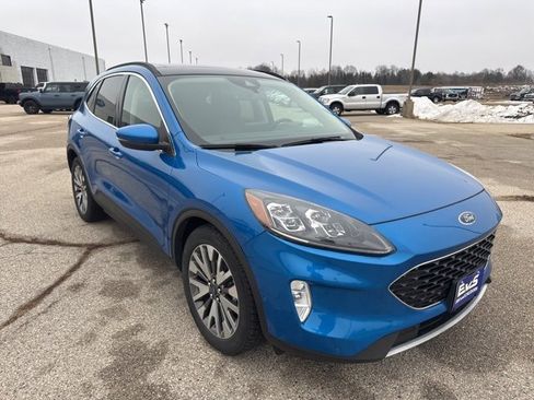 Used 2020 Ford Escape Titanium w/ Titanium Premium Package 2.0 image 3