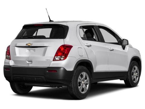 Used 2015 Chevrolet Trax LT w/ LT Sun and Sound Package FWD image 5