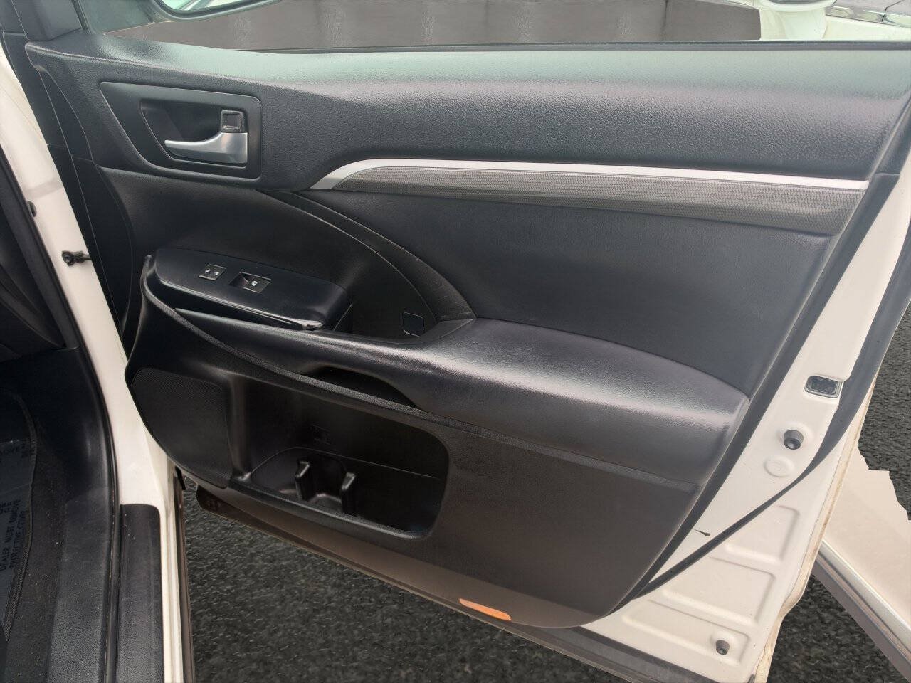 Used 2018 Toyota Highlander SE AWD/4WD image 8
