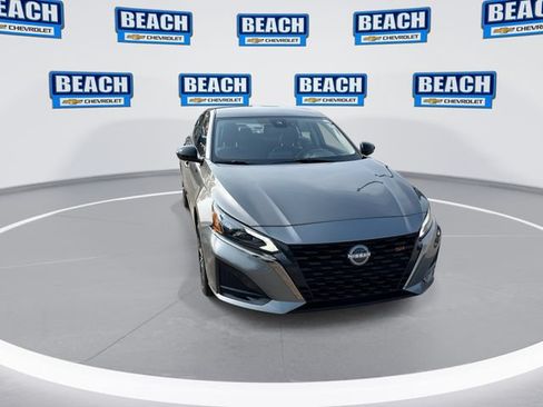 Used 2025 Nissan Altima 2.5 SR FWD image 3