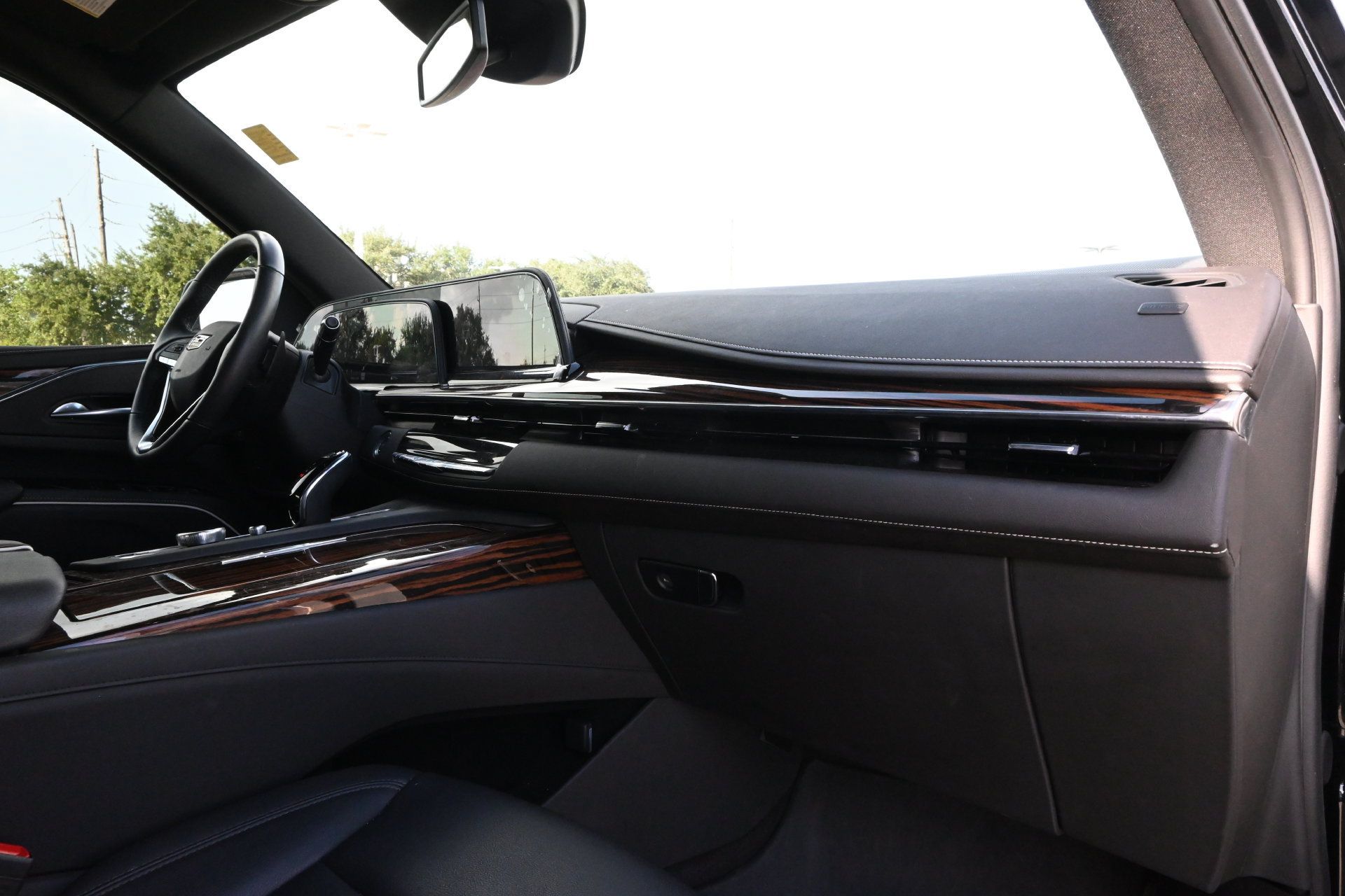 Certified 2024 Cadillac Escalade Luxury RWD image 24