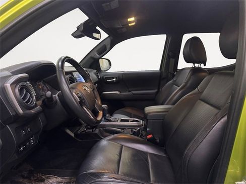 Used 2023 Toyota Tacoma TRD Sport image 9