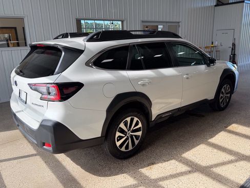 Used 2023 Subaru Outback Premium AWD/4WD image 3
