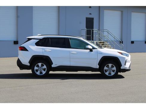Used 2020 Toyota RAV4 LE w/ All Weather Liner Package image 4