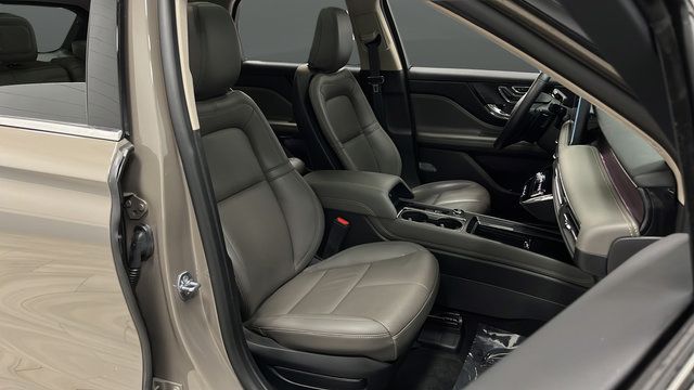 Used 2025 Lincoln Corsair Grand Touring AWD/4WD image 25