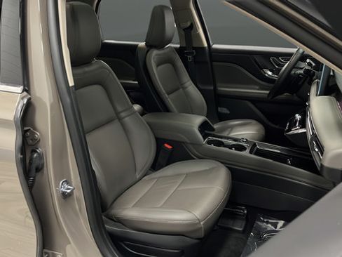 Used 2025 Lincoln Corsair Grand Touring AWD/4WD image 25