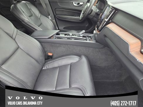 Certified 2024 Volvo XC60 B5 Ultimate w/ Protection Package Premier AWD/4WD image 13