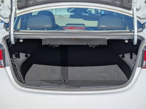 Used 2013 Hyundai Elantra GLS w/ Preferred Pkg image 16