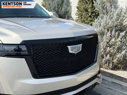 Used 2024 Cadillac Escalade Sport Platinum w/ LPO, ONYX Package image 15